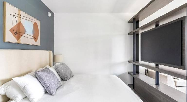 Apartment | Near Bayside Marketplace in Miami, FL