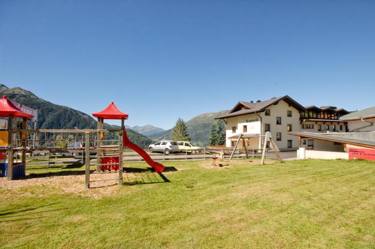 Ferienhaus in Jerzens, Pitztal für max. 28 Personen Ferienhaus in Jerzens, Pitztal für max. 28 Personen
