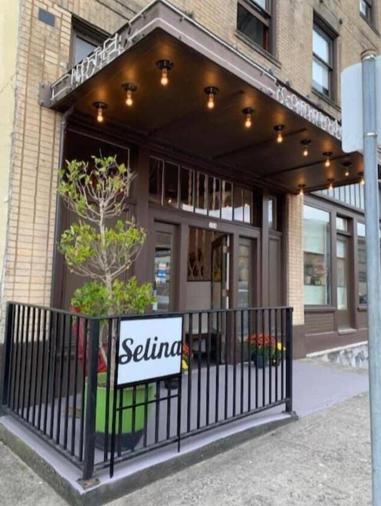 Selina Commodore Astoria — photo 3