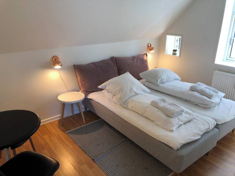 Holiday apartment with yard & patio — photo 4