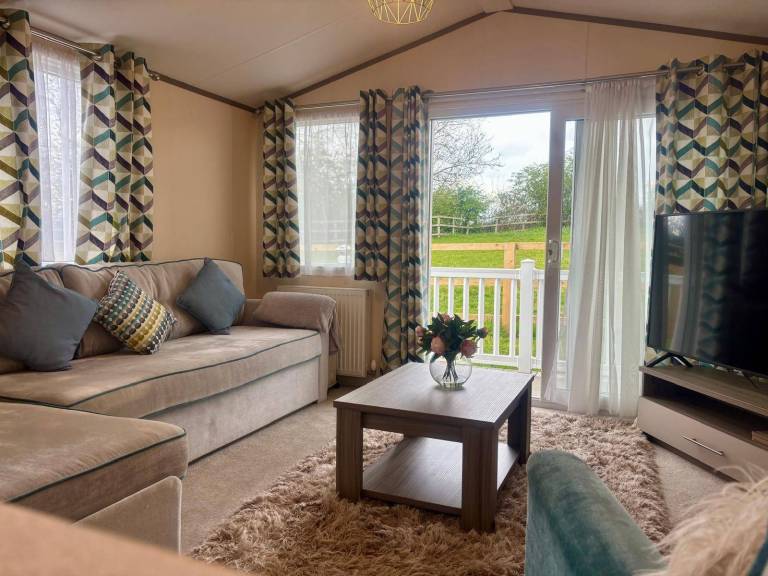 Caravan in Holcot - Sleeps 6 - Maximum 6 people - Maximum 4 adults per booking -Pet Friendly — photo 3