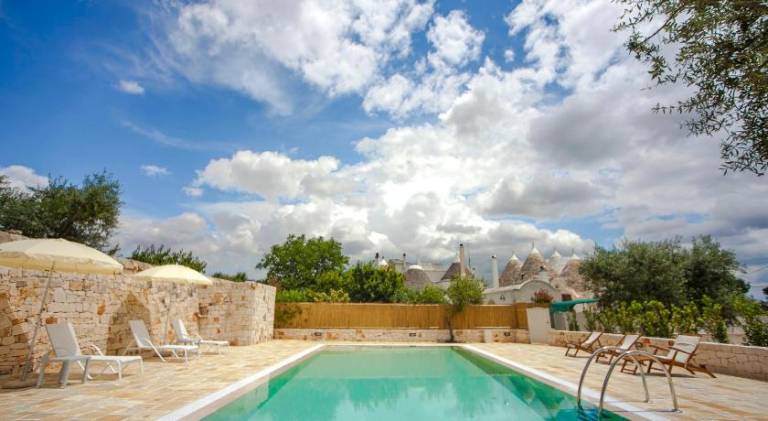Rental apartment with pool, patio & garden — photo 3