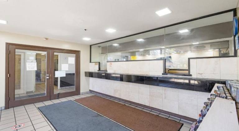 Budget Inn & Suites — photo 5
