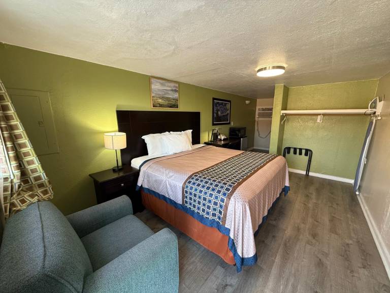 Executive Inn and Kitchenette Suites in Eagle Pass, TX