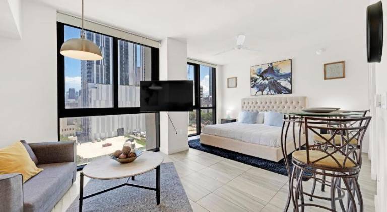Wonderful rental apartment with hot tub & private pool | Next to Bayside Marketplace | Pets allowed in Miami, FL