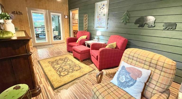 Vacation home with hot tub — photo 5