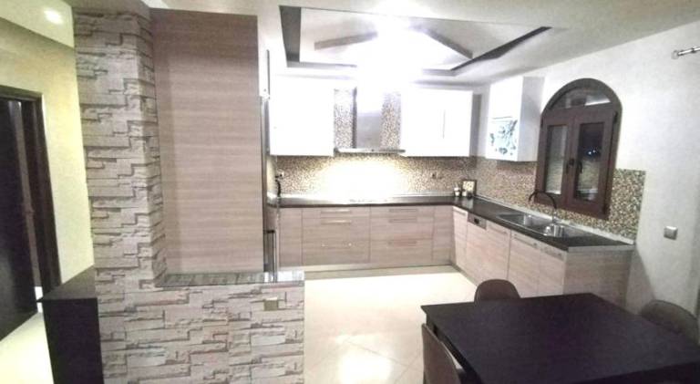 Fully equipped ample rental apartment with jacuzzi & patio | Pet-friendly — photo 4