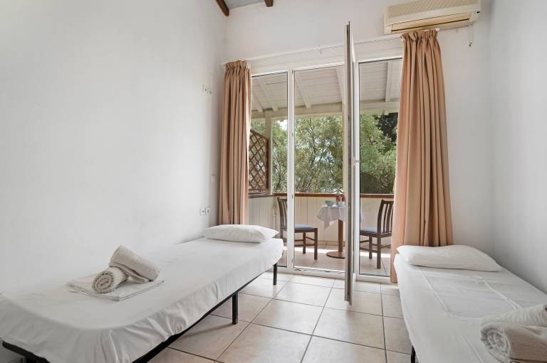 Apartment 'Mezoneta 4' with Sea View and Air Conditioning in Lefkada