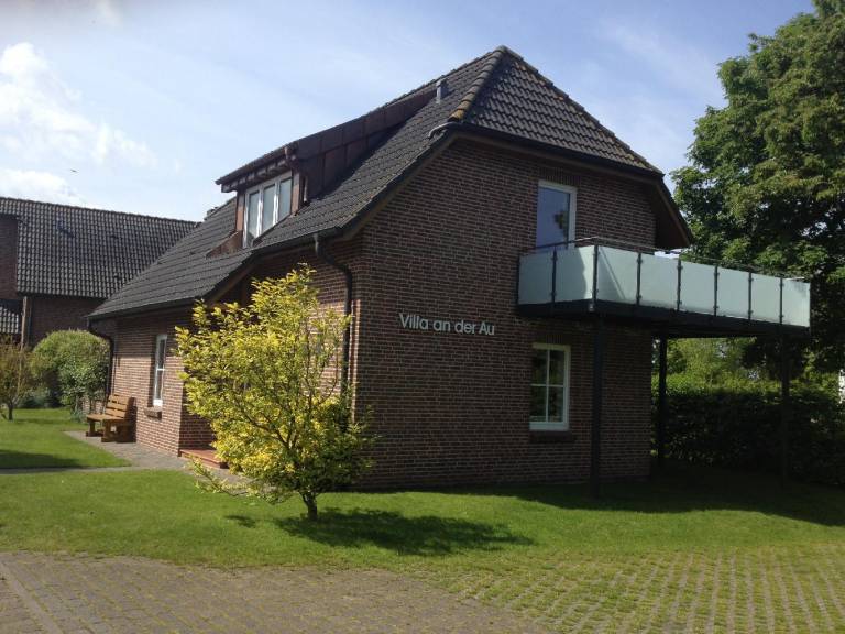 Child-friendly nice holiday apartment with patio, barbecue & garden | Pets are welcome in Fehmarn