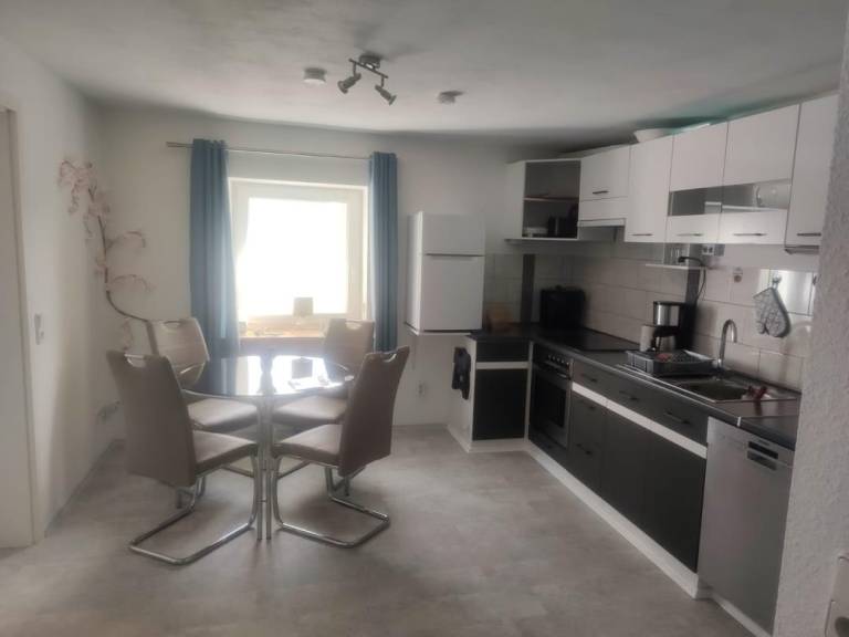 Apartment with barbeque & patio — photo 5