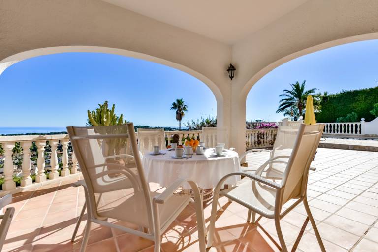 Villa with garden, patio & private pool — photo 4