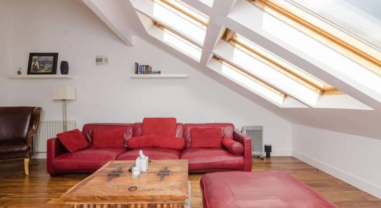 4 stars Rating Tourist board certified Spacious penthouse Apartment in Belfast