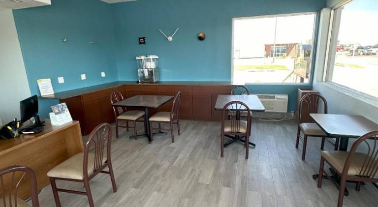 Days Inn by Wyndham Salina South — photo 5