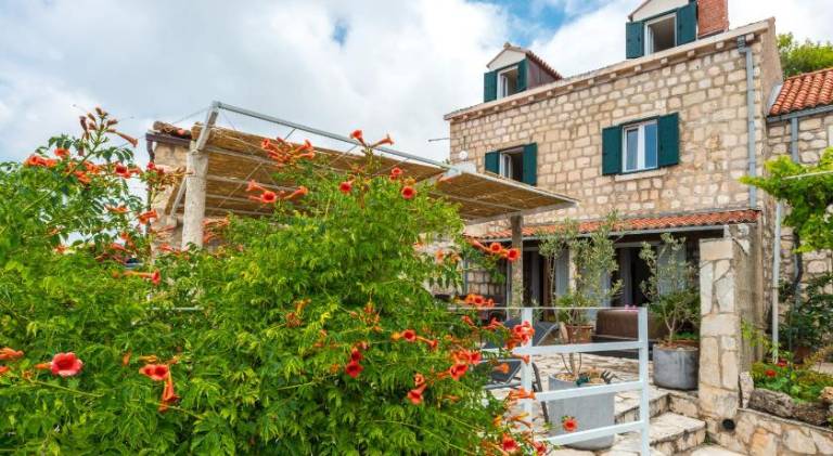 Nice house | Beach nearby | Pets allowed in Zupa dubrovacka