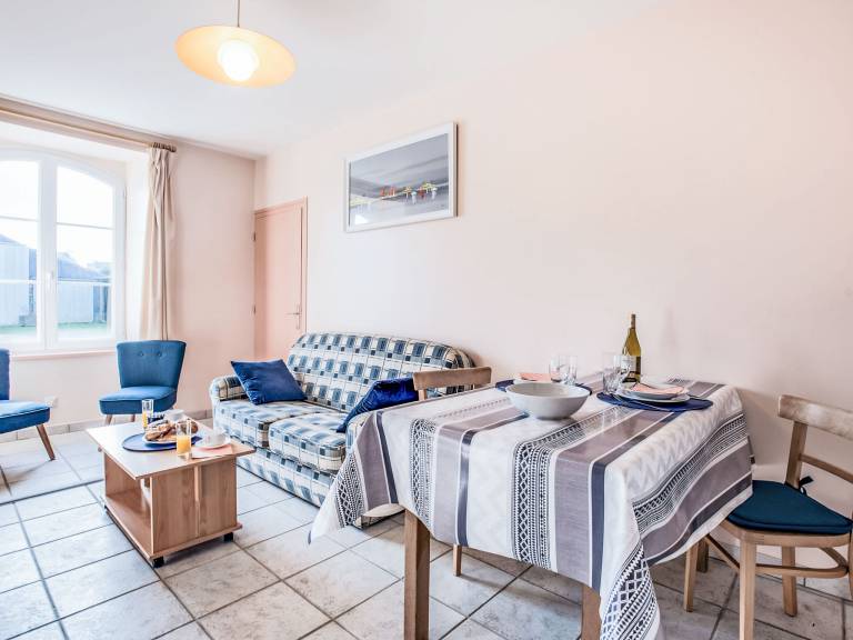 Lovely holiday apartment with yard & patio | Next to the beach | Pet-friendly — photo 4