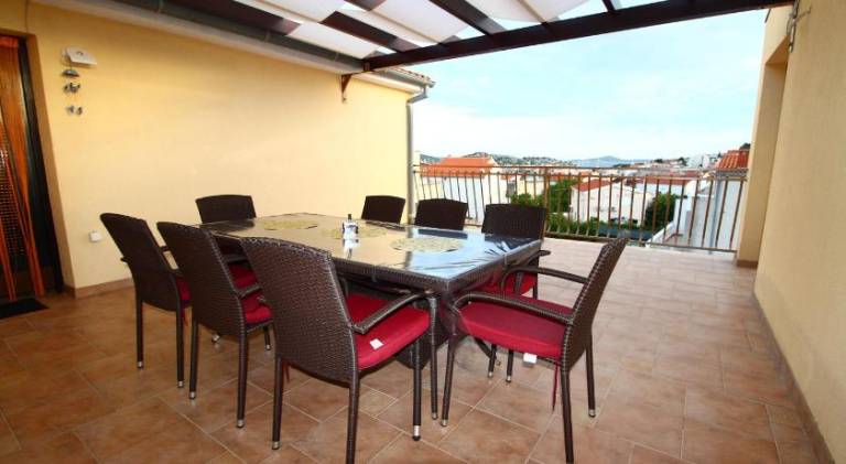 Rental apartment with 3 rooms for 6 persons in Vodice