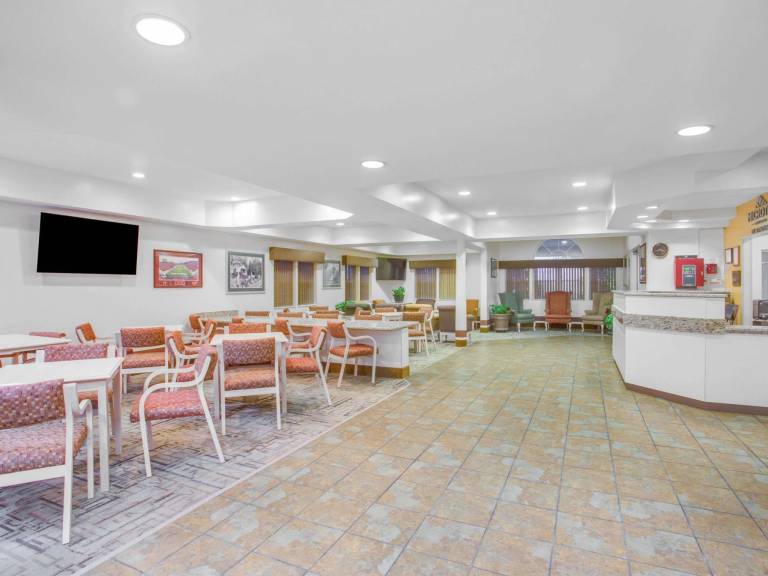Super 8 By Wyndham Christiansburg/Blacksburg Area — photo 2