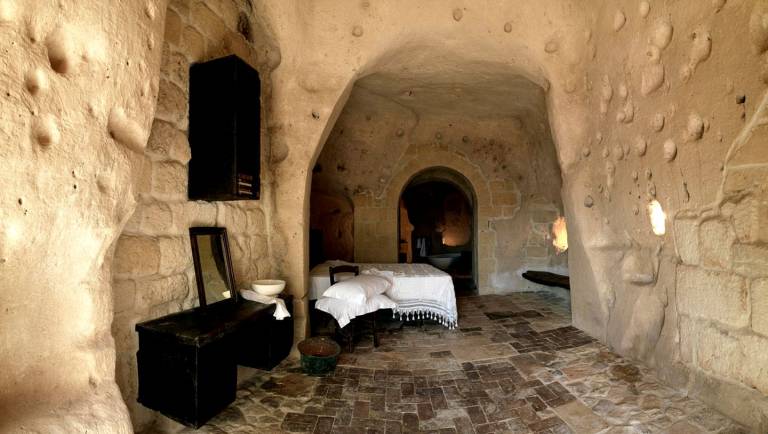 Unusual Luxury Cave Rental in Ancient Matera of Southern Italy — photo 5