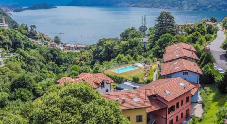 Rental apartment with pool, barbeque & yard in Centro Valle Intelvi