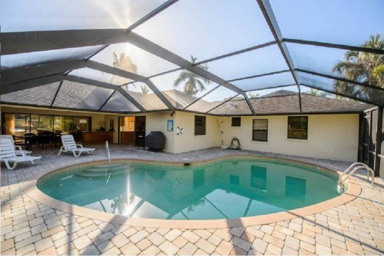 Peaceful and private Naples home, heated pool, close to the beach in Naples, FL