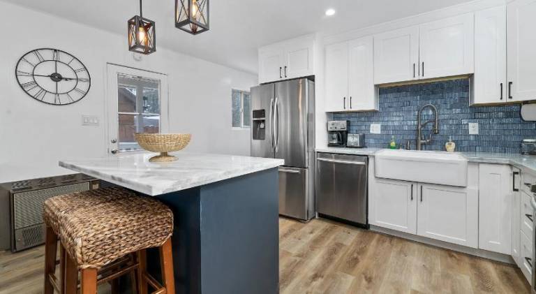 Boulder Bay Bungalow - Updated mountain retreat with hot tub, game table, and sauna! — photo 3