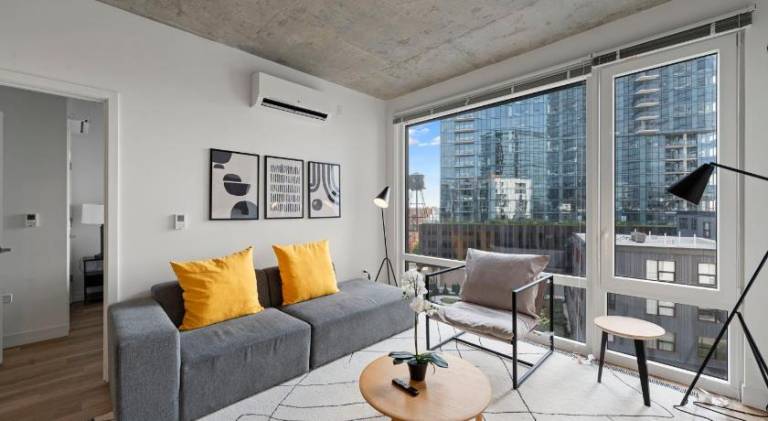 4BR Modern Gem Sleek Bright & Central