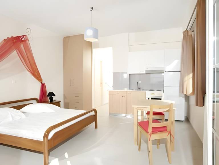 Holiday apartment with terrace & yard | Close to the beach | Pets are welcome in Pylos-Nestoras