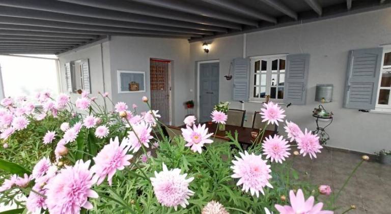 Apartment with 2 rooms for 4 persons in Syros