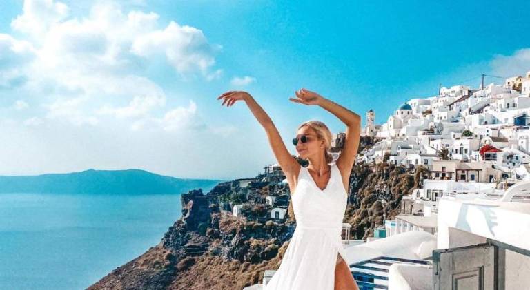 Holiday apartment with pool, jacuzzi & patio in Santorini