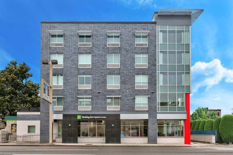 Holiday Inn Express & Suites Jersey City Holland Tunnel by IHG