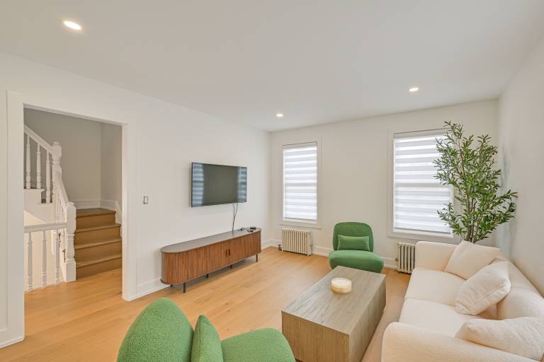 Easy NYC Access Yonkers Apt 1 2 Mi to Metro North