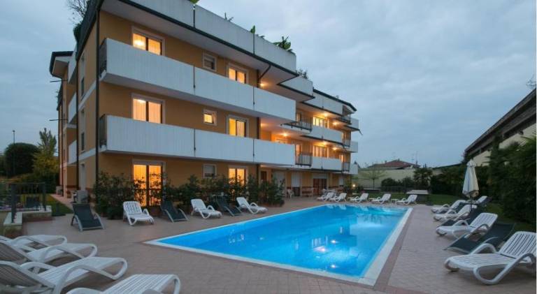 Serviced apartment with pool & garden — photo 3