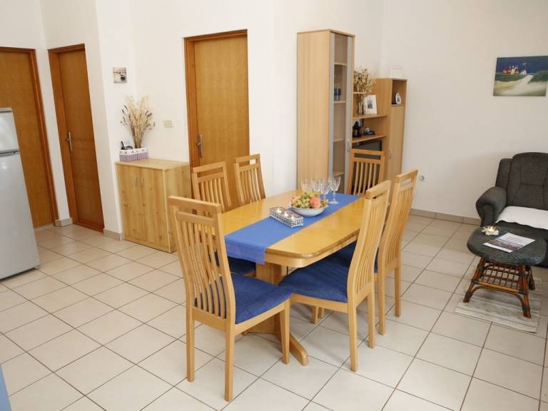 Rental apartment with yard & terrace — photo 2