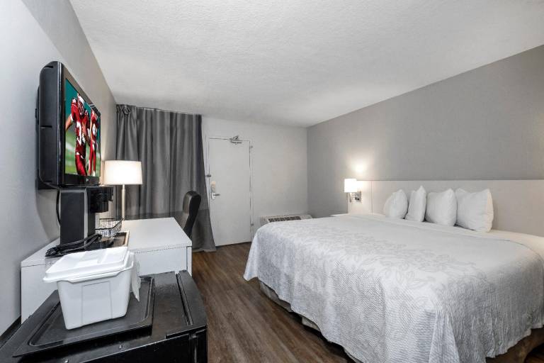 PLUS Orlando-Convention Center/ Int'l Dr in Lake Buena Vista, FL