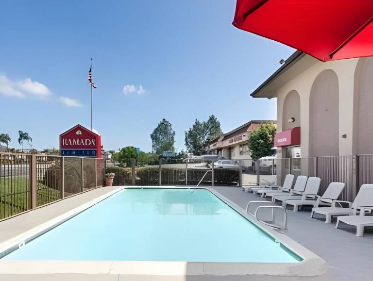 Days Inn by Wyndham San Marcos — photo 2