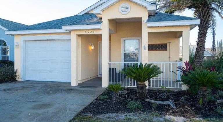 PALM COVE VACATION HOME- One level, Community pool, Pet Friendly — photo 5