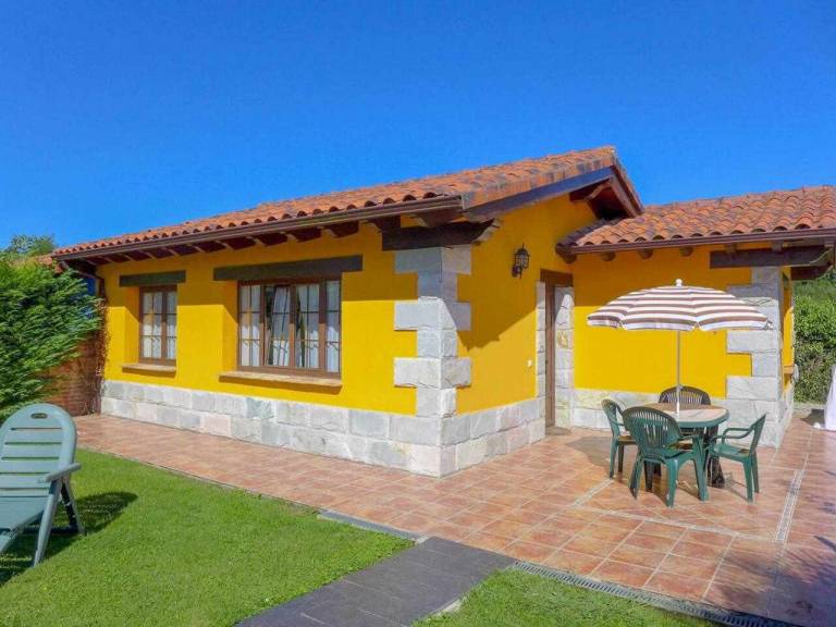 Vacation home with pool, terrace & garden | Beach view — photo 4