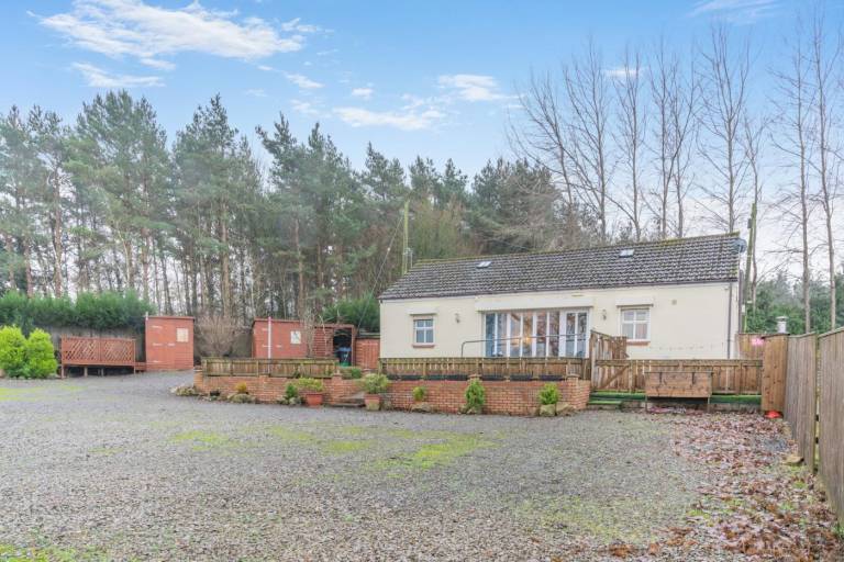 Fully equipped cottage with garden, BBQ & hot tub | Dogs allowed — photo 2