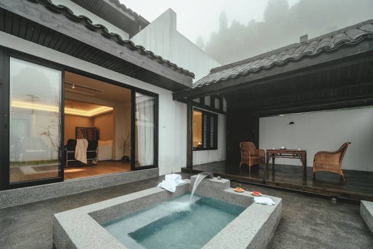 Bed and breakfast  Emeishan