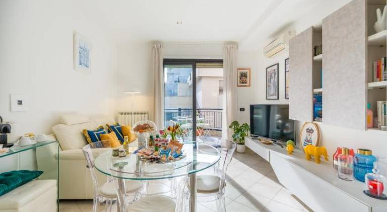 Lovely holiday apartment | Next to the beach | Pets allowed in Sanremo