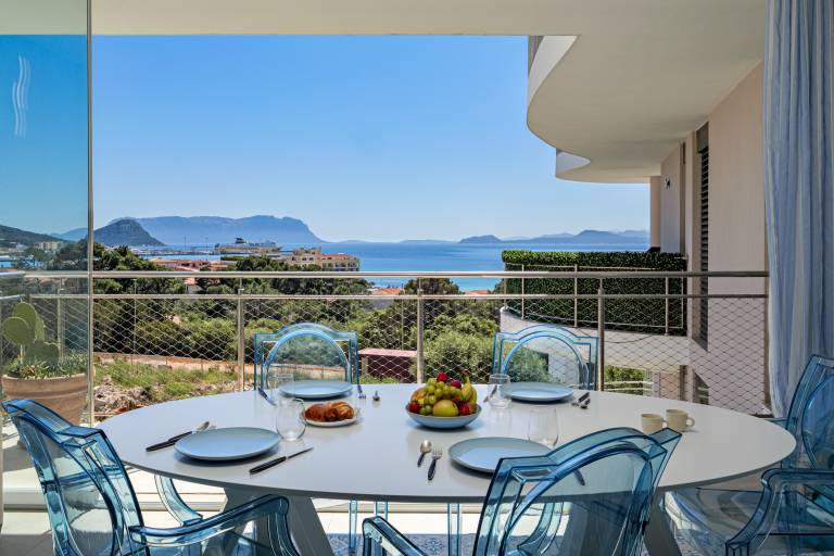 Fully equipped beautiful apartment with patio & fast internet | Garden view | Next to the beach | Dogs allowed in Golfo Aranci