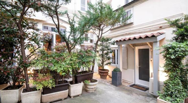 Serviced apartment with yard & terrace | Close to Place des Terreaux — photo 4