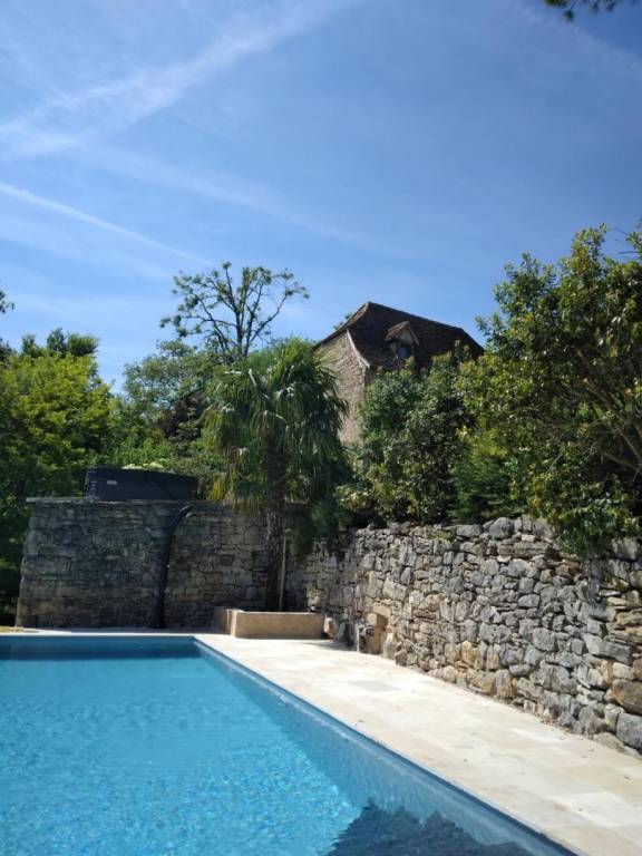 Gite with heated pool, garden & barbecue in Figeac
