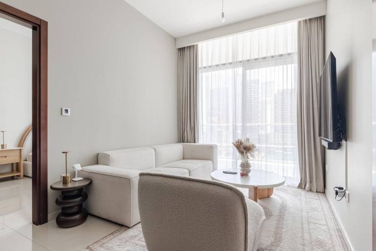 Vacation home with pool, BBQ & patio | Good for workation in Dubai
