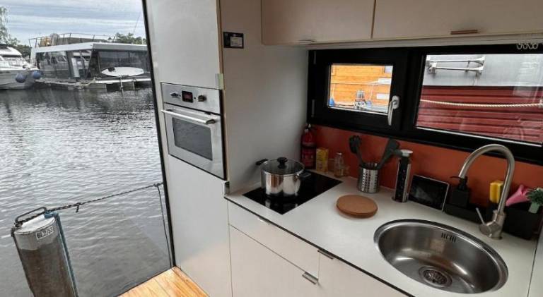 Ruheoase am Wasser, Sauna-Hausboot in Naturidylle — photo 3