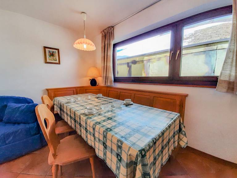Holiday apartment with patio & yard — photo 3
