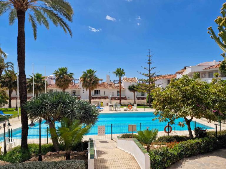 Rental apartment with terrace, pool & yard | Garden view | Pets are welcome — photo 4