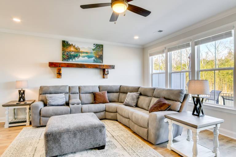 Lake Greenwood Getaway w/ Docks & Waterfront Views — photo 5