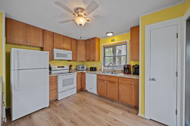 Adorable Beach house in Duck with Hot Tub, Pet friendly. Roof top deck! — photo 4