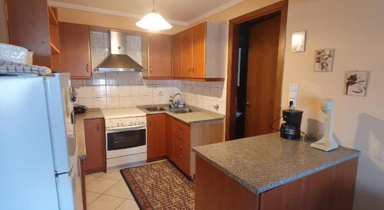 Apartment with terrace & yard — photo 2